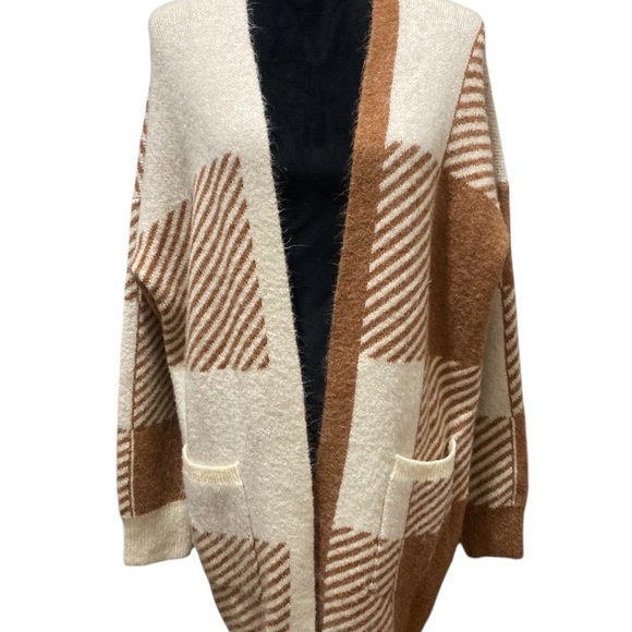 Entro Geometric Cardigan - Picture 2 of 6